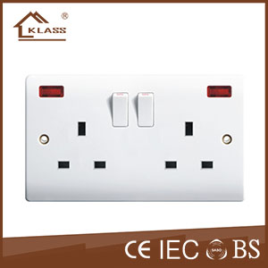 Double 13A switched socket B1-039